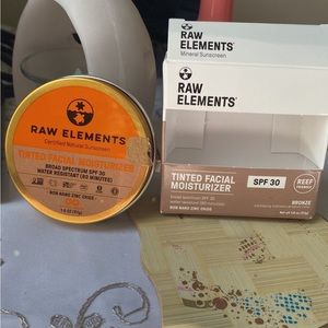 Raw elements tinted face moisturizer